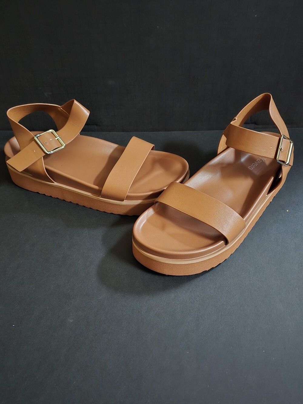 NEW Yavero Strap Sandals SZ 9